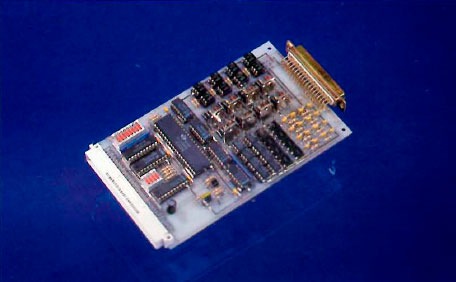 8 ENTRADAS OPTOACOPLADAS/ 8 SALIDAS MEDIANTE TRANSISTOR